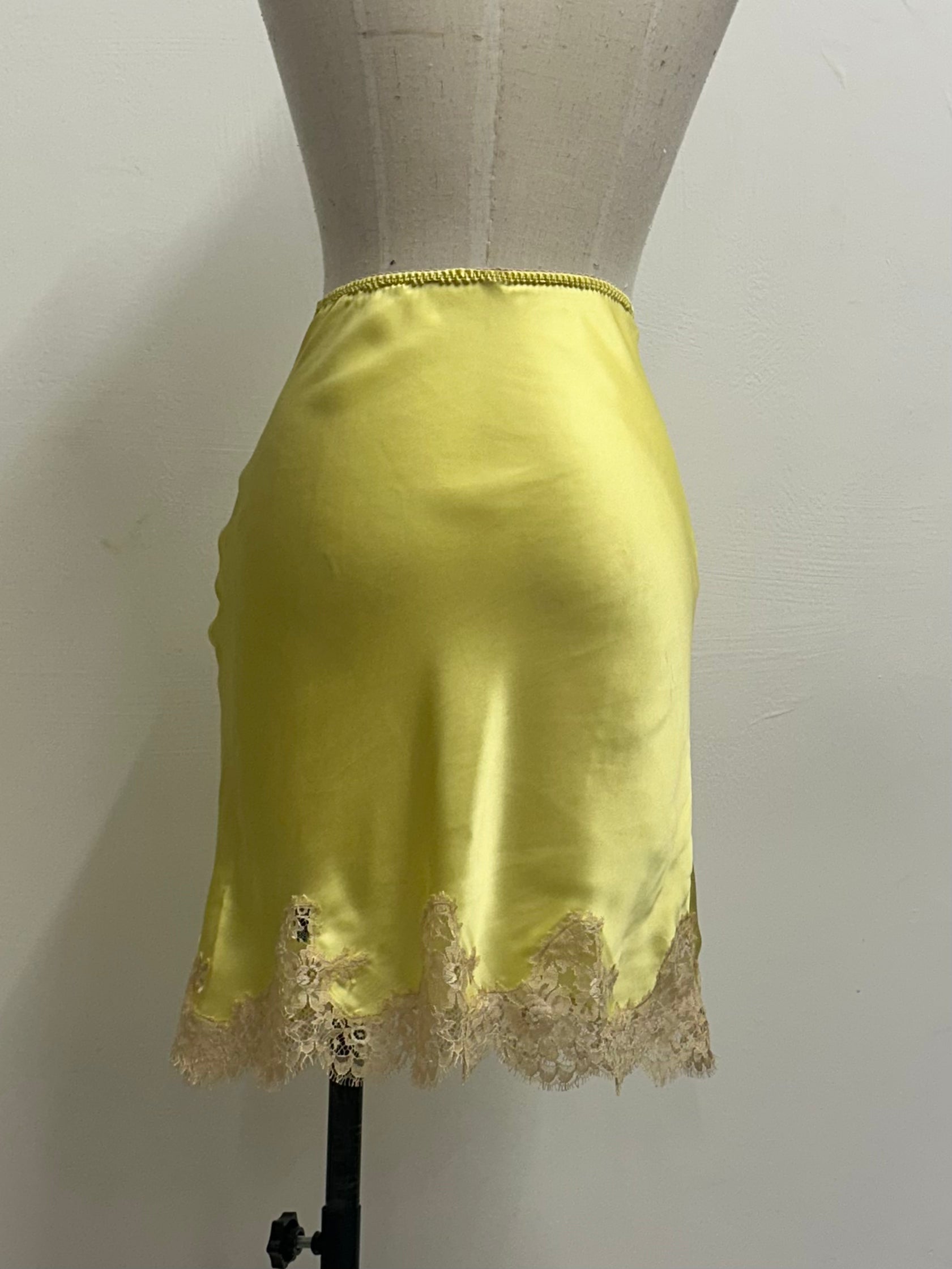 100% SILK AND FRENCH LACE SKIRT SIZE XS / S