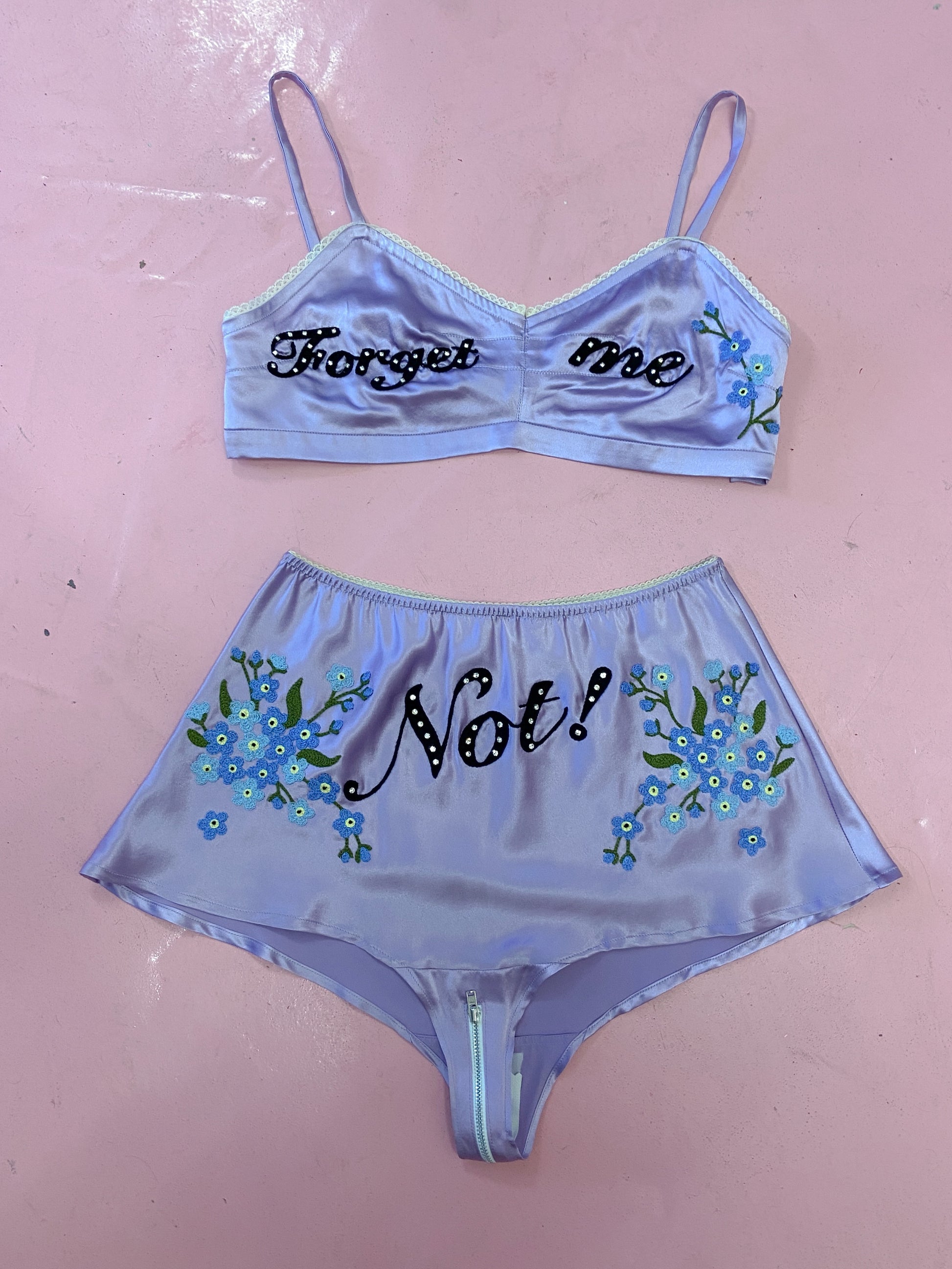 FORGET ME... NOT! SOUVENIR SILK LINGERIE SET