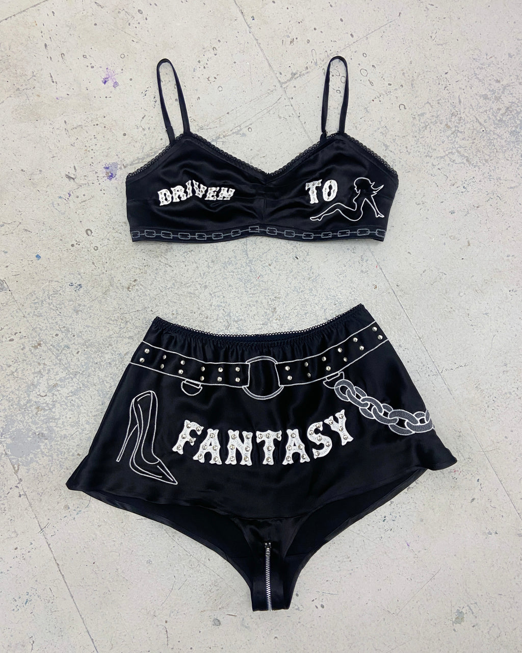 DRIVEN TO FANTASY SOUVENIR SILK LINGERIE SET