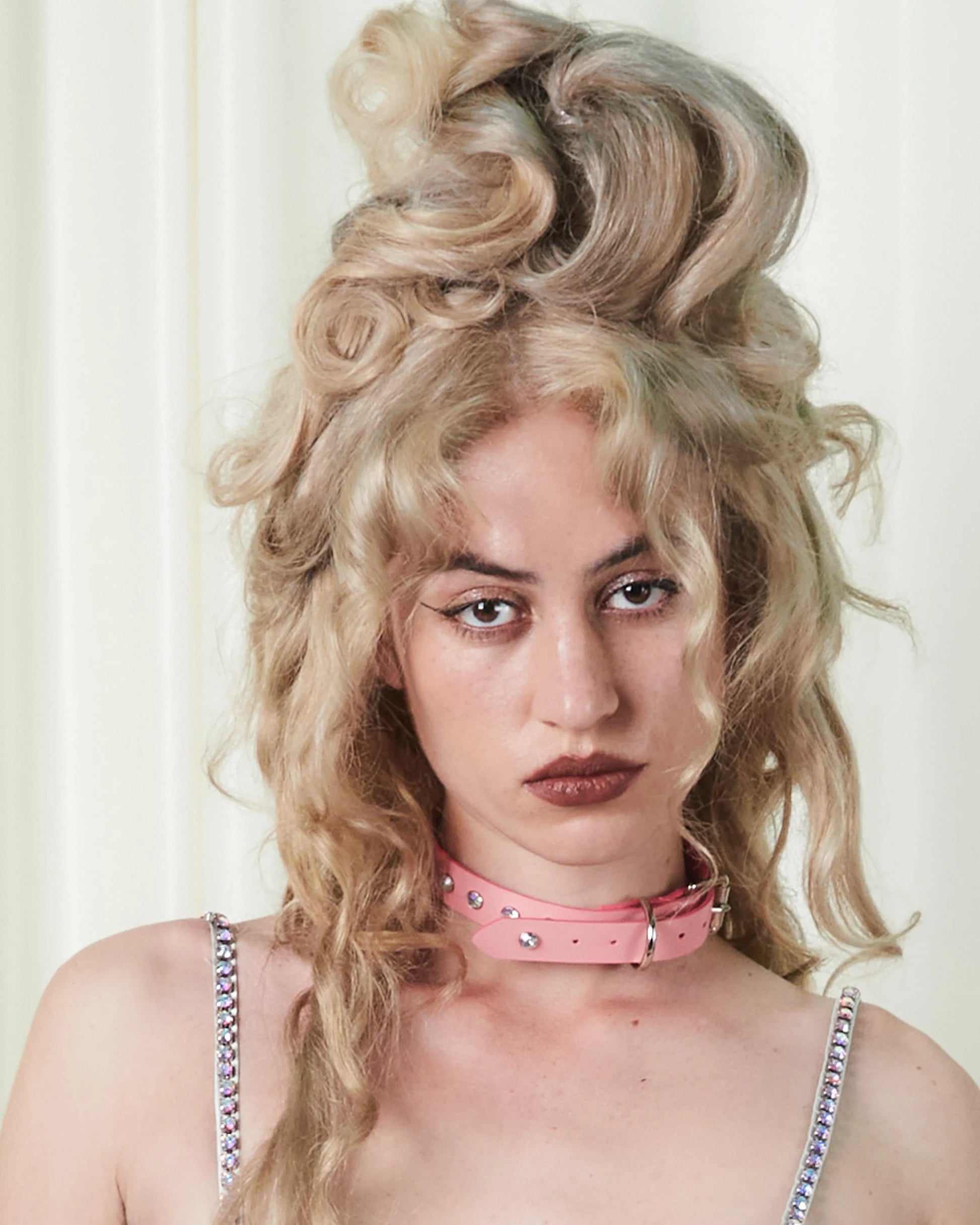 Lola Collar