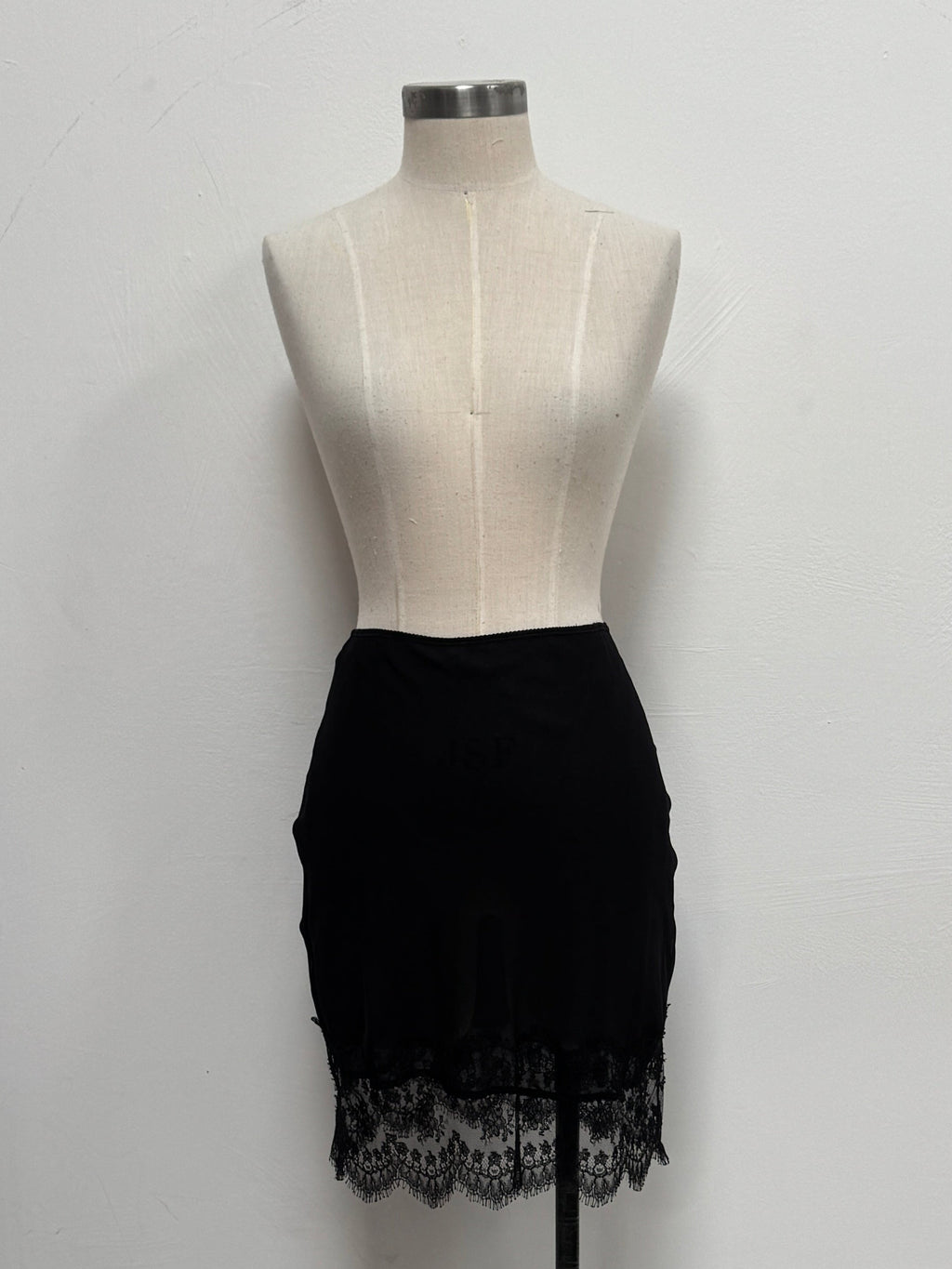 SAMPLE SALE - GEORGETTE LACE TRIMMED SLIP SKIRT