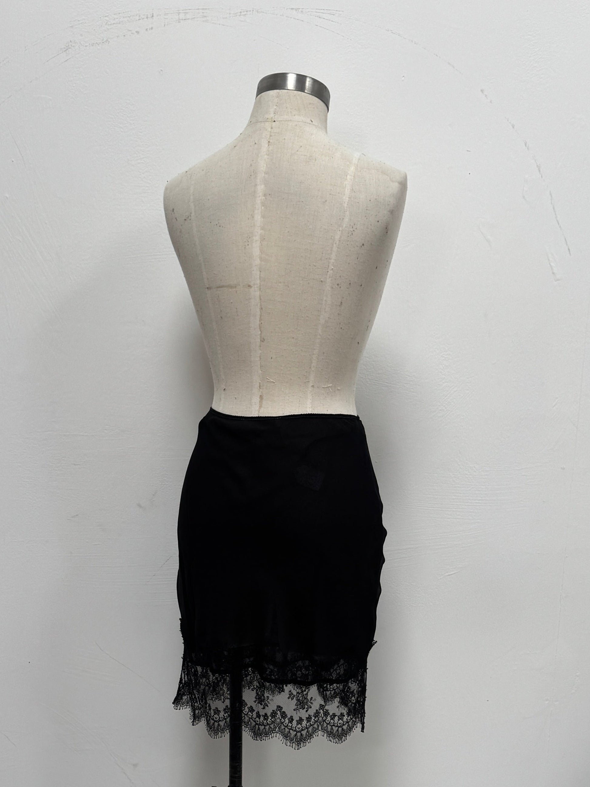 SAMPLE SALE - GEORGETTE LACE TRIMMED SLIP SKIRT