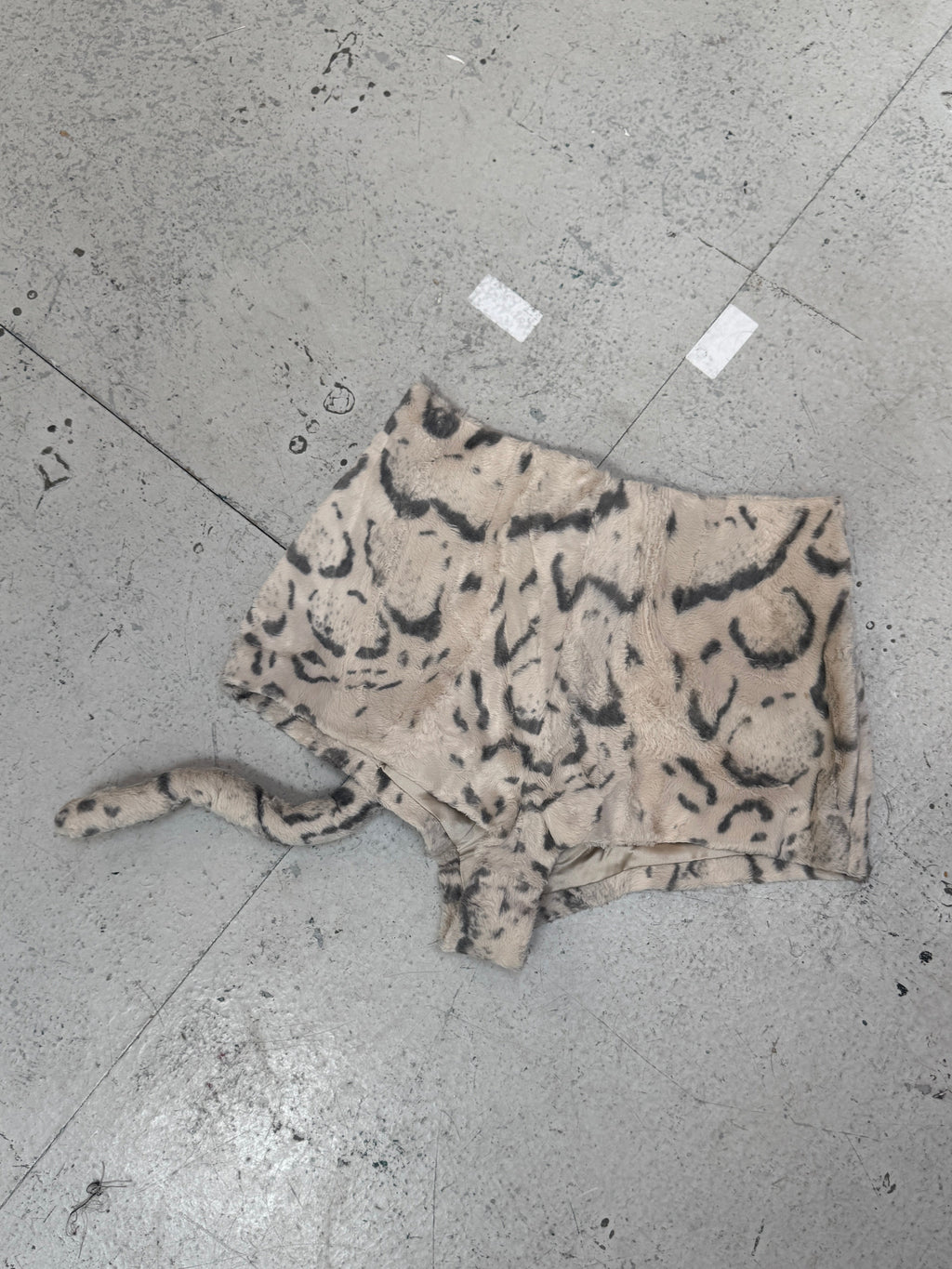 SAMPLE SALE - LEOPARD HOT PANTS