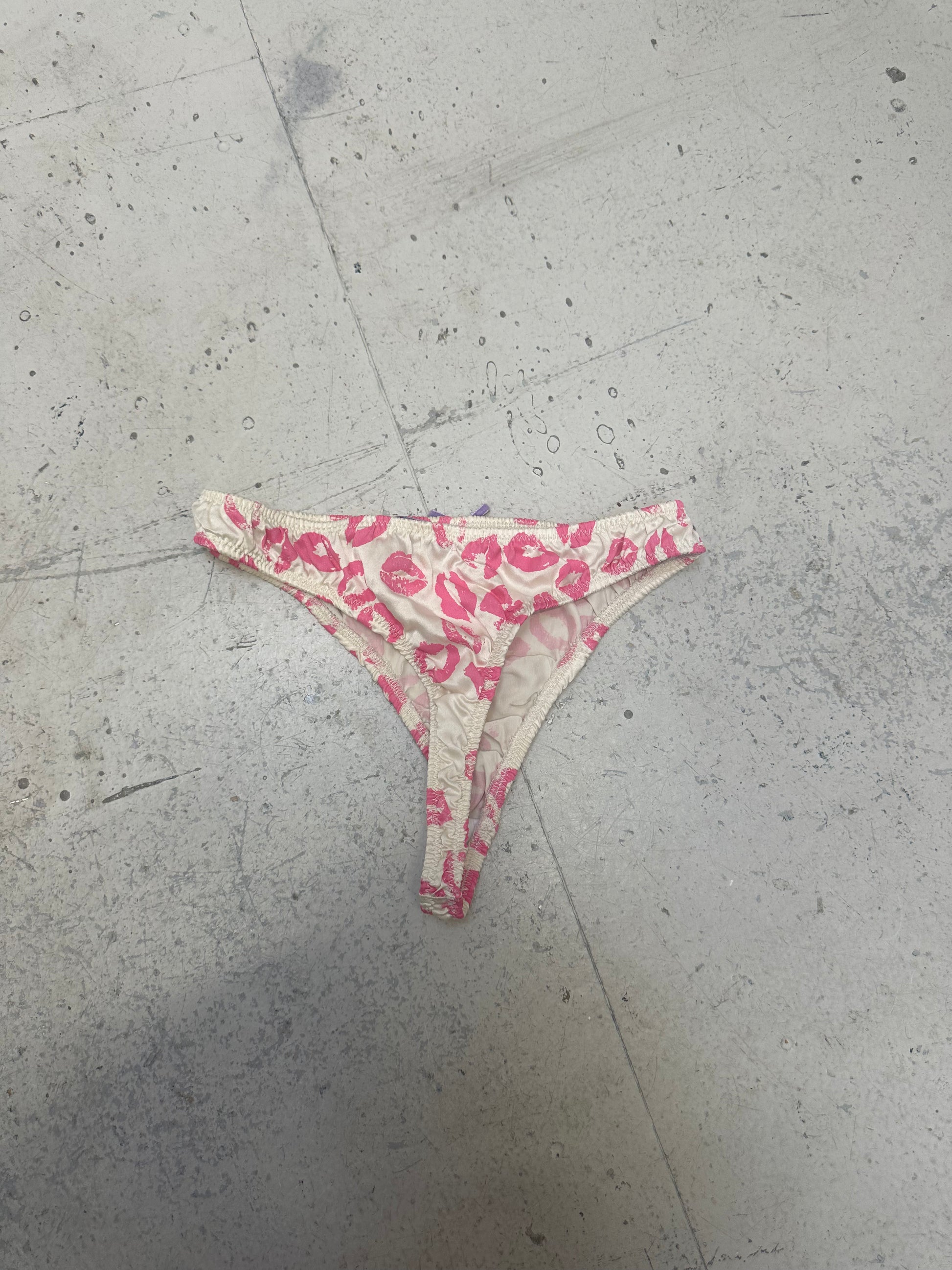 kiss print silk thong - xs / s