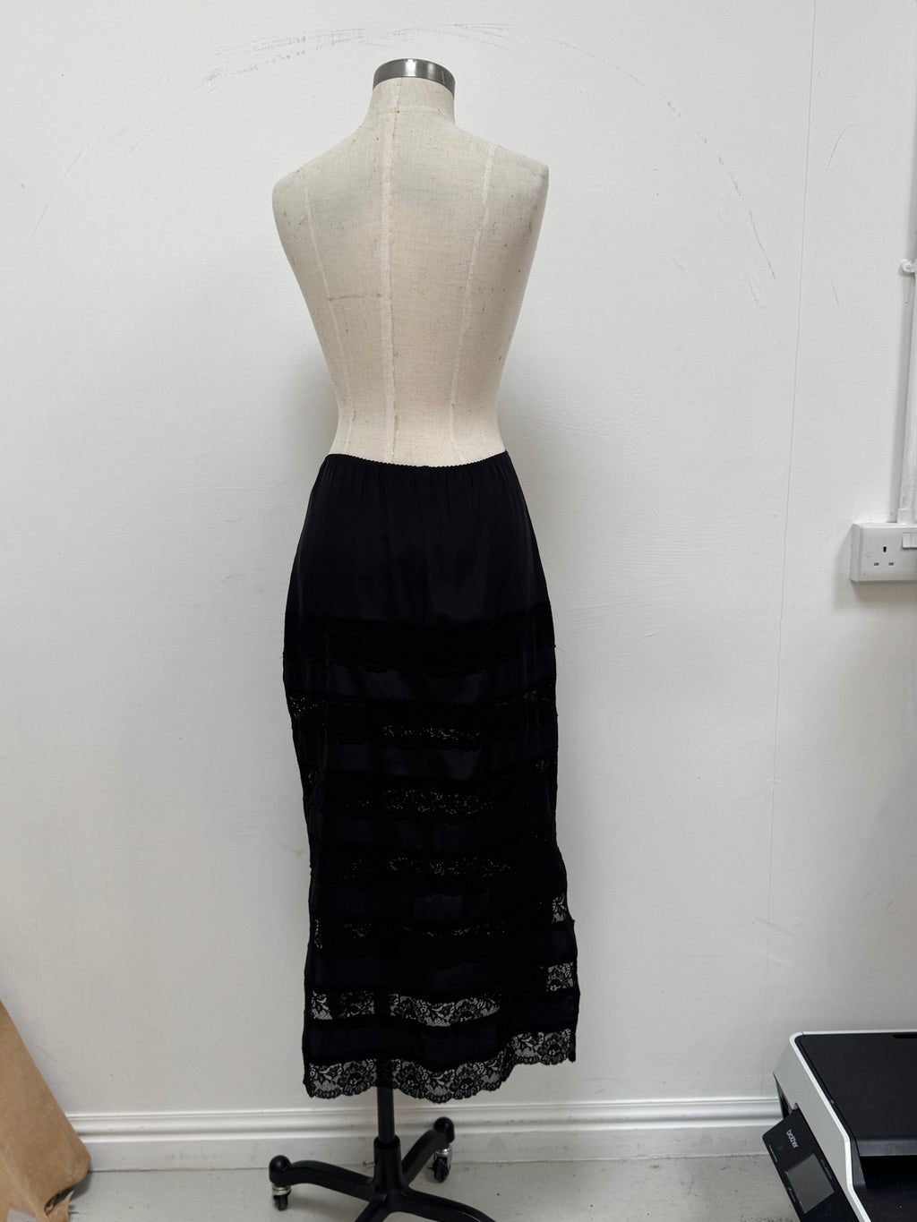 SAMPLE SALE - SILK SLIP SKIRT WITH LACE XS/S