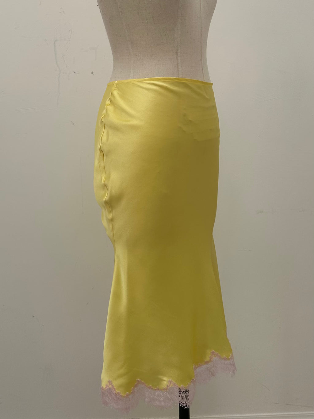 100% SILK AND FRENCH LACE SKIRT SIZE S